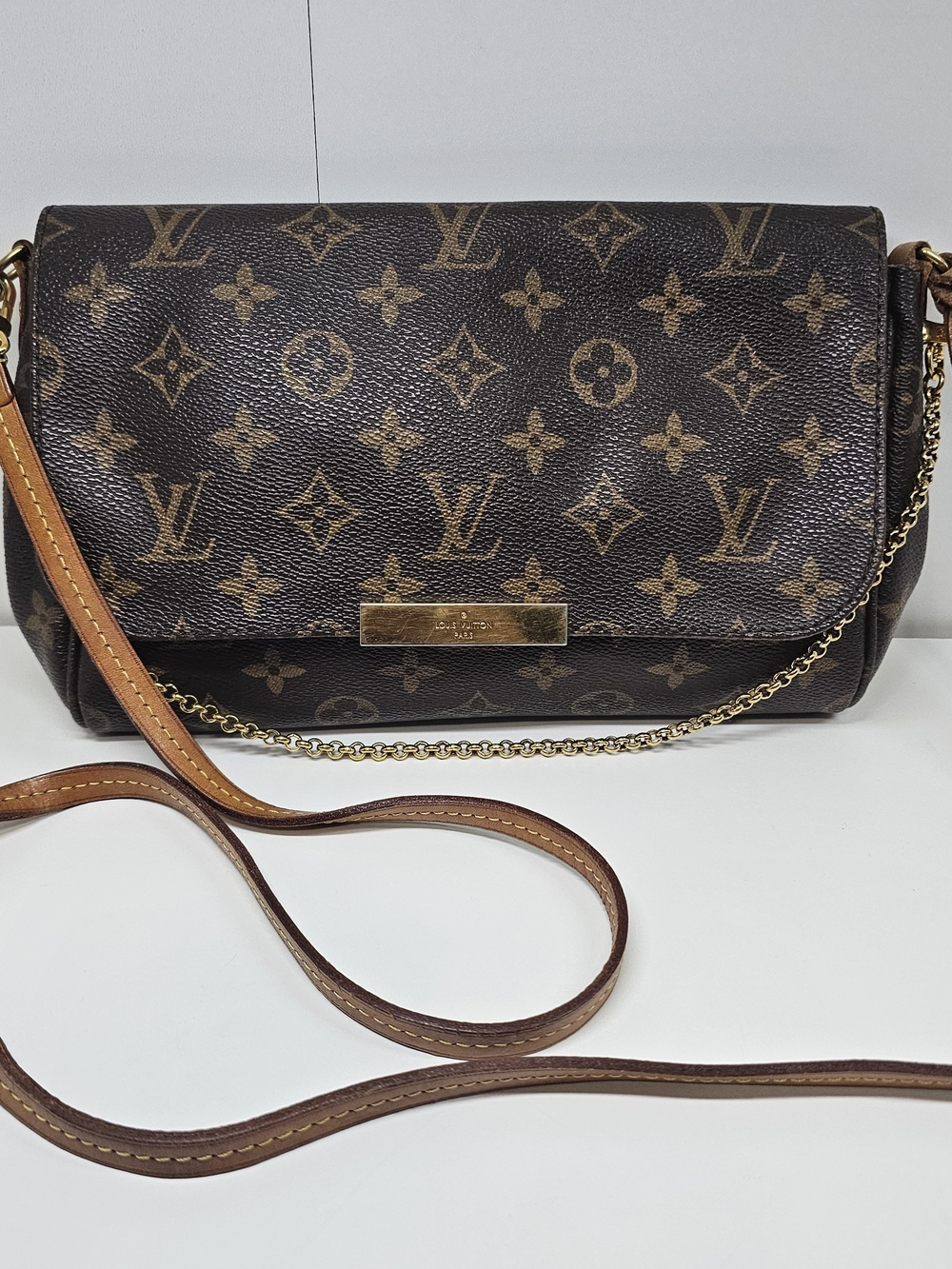 Louis Vuitton Favorite MM Monogram Canvas Crossbody Bag in Brown